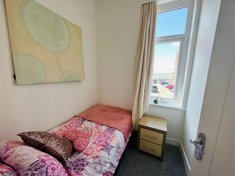 2 Bedroom Apartment With Seaside Views Blackpool Exterior photo